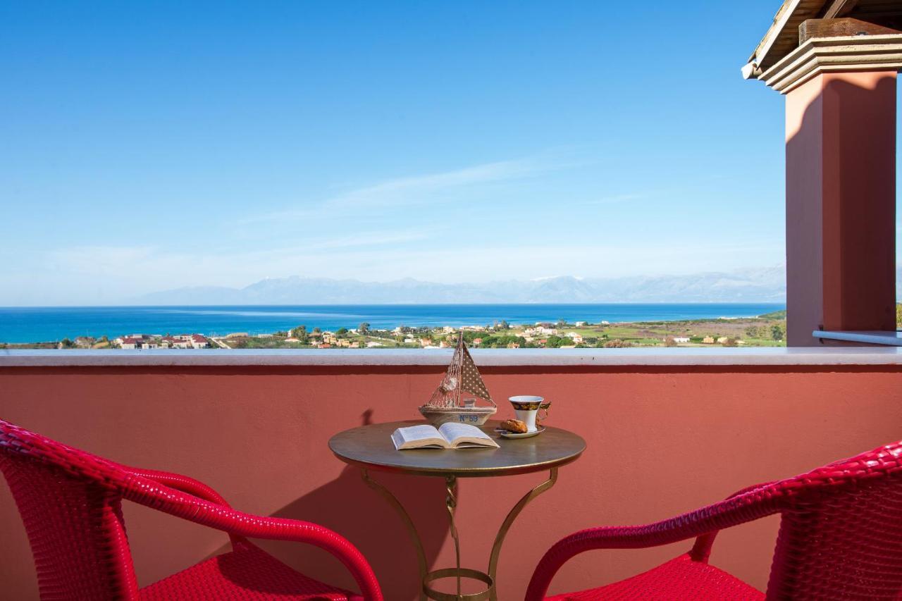 Mare E Monti * Almiros Beach